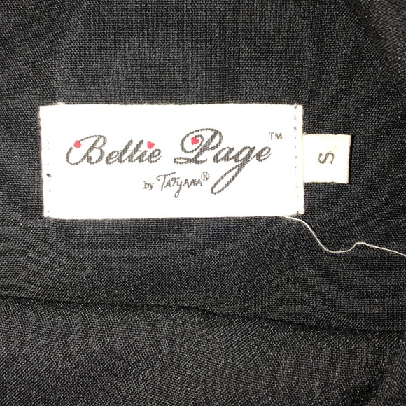 Bettie Page high waisted shorts buttons missing - Picture 2 of 5